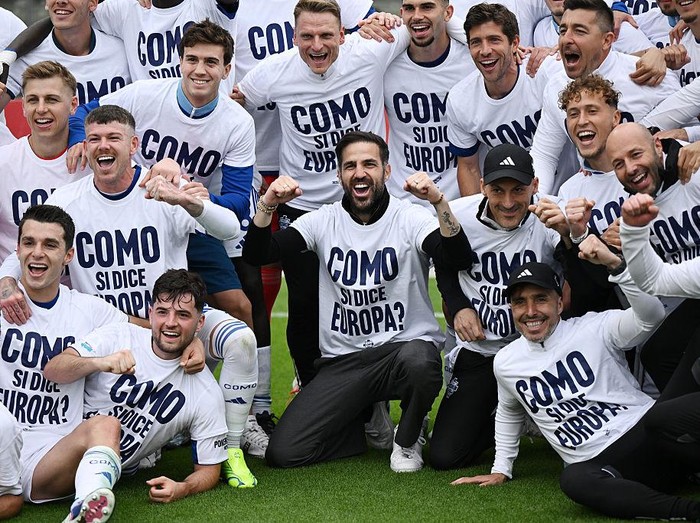 VERONA, ITALY - MAY 10: Cesc Fabregas of Como celebrates at the end of  the Serie A match between Hellas Verona FC and Como 1907 at Stadio Marcantonio Bentegodi on May 10, 2026 in Verona, Italy. (Photo by Image Photo Agency/Getty Images)