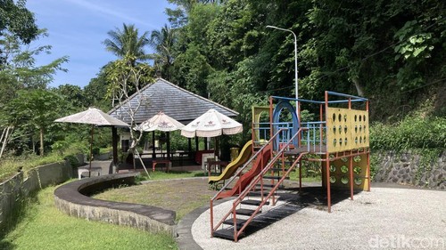 Fasilitas yang terbengkalai di wisata sejarah wisata sejarah Goa Jepang di Jalan Banjarangkan, Kecamatan Banjarangkan, Klungkung, Bali, Sabtu (9/5/2026). (Fatih Kudus Jaelani/detikBali).