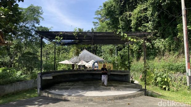 Fasilitas yang terbengkalai di wisata sejarah wisata sejarah Goa Jepang di Jalan Banjarangkan, Kecamatan Banjarangkan, Klungkung, Bali, Sabtu (9/5/2026). (Fatih Kudus Jaelani/detikBali).
