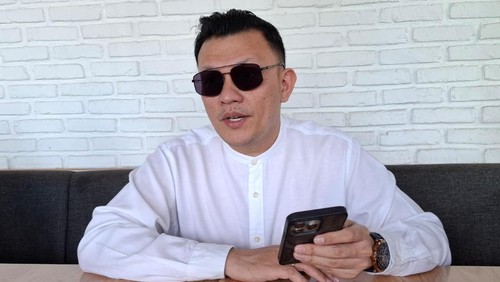 Fransisco Bessi, pengacara Roni Sonbay saat ditemui detikBali di Kota Kupang, NTT, Minggu (10/5/2026). (Yufengki Bria/detikBali)