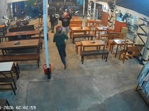 Viral Gangster di Porong Sidoarjo Bersenjata Celurit Ubrak-abrik Warkop