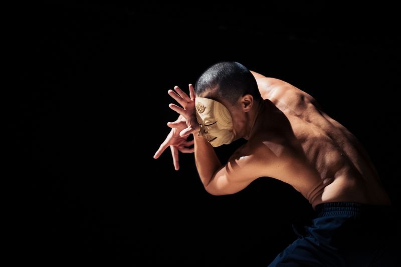 Islands Pentas tari kontemporer Islands, dibawakan oleh koreografer/ penari Wang Yeu-kwn dari Shimmering Production asal Taiwan ini berkolaborasi dengan Danang Pamungkas asal Indonesia, digelar di ruang teater Komunitas Salihara.