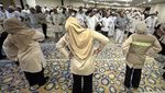 Jamaah Haji Indonesia Jaga Stamina dengan Senam di Makkah