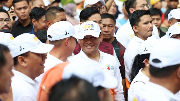 Kapolda Metro Jaya Irjen Asep Edi Suheri menghadiri deklarasi Gerakan Pilah Sampah sekaligus pencanangan HUT ke-499 Jakarta bertajuk 'Jaga Jakarta Bersih; Pilah Sampah' di pedestrian Plaza Festival, Jalan Rasuna Said, Setiabudi, Jakarta Selatan, Minggu (10/05/2026).