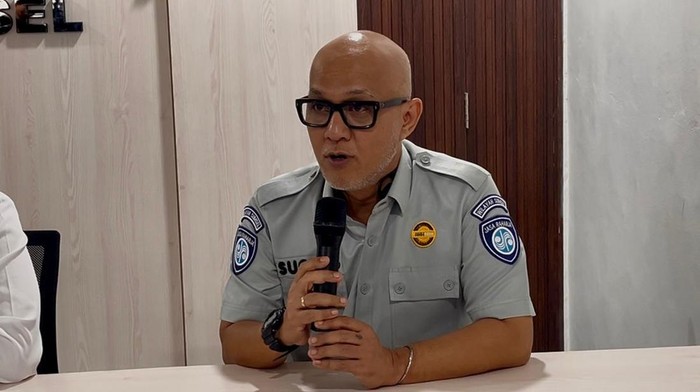 Kepala Bagian Administrasi Jasa Raharja Kanwil Sumsel, Sugeng Prastowo saat konferensi pers di RS Bhayangkara Palembang