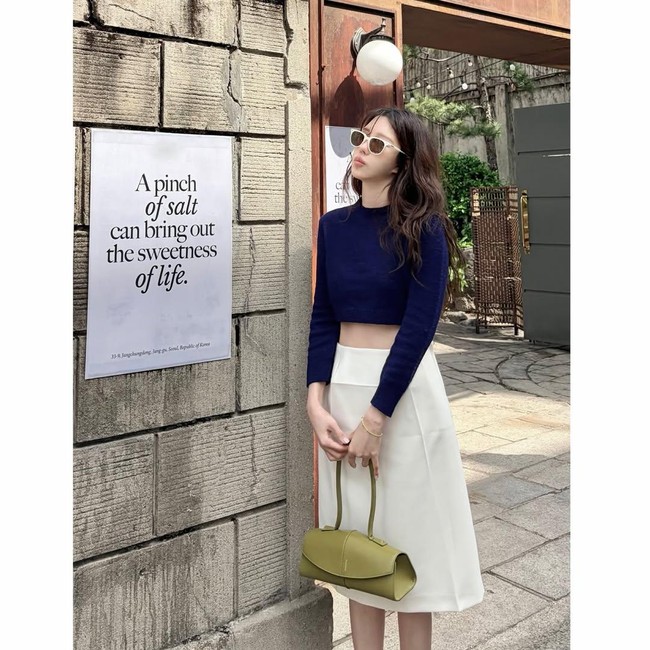 Gaya Lee Ji Ah Pamer Perut Ramping, Visualnya Awet Muda di Usia 47 Tahun