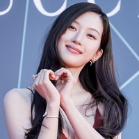 Malam itu, Moon Ga Young dinobatkan sebagai Aktris Terbaik di Baeksang Arts Awards 2026. Ia berhasil membawa pulang piala berkat penampilannya yang memukau di film Once We Were Us. Foto: dok. X @Shinsinglobal