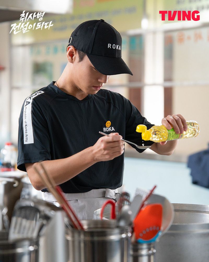 Penampilan Park Ji Hoon dalam drama Korea The Legend of Kitchen Soldier.