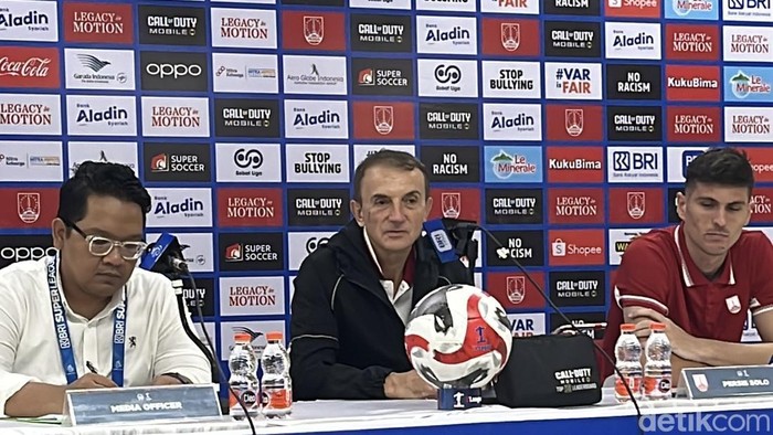 Pelatih Persis Solo, Milomir Seslija.