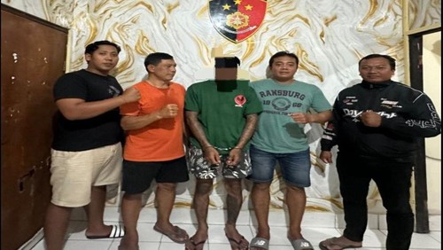 Polres Ginyar menangkap seorang pria bernama Basir alias IKY terduga pelaku pembakaran bengkel di Banjar Pausan, Desa Buahan Kaja, Kecamatan Payangan, Gianyar. (Foto: Dok. Polres Gianyar)