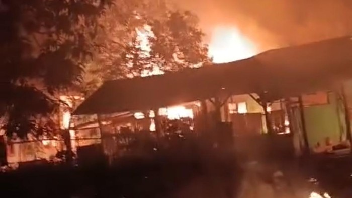 Massa Bakar Ponpes di Lampung, Dipicu Isu Pencabulan