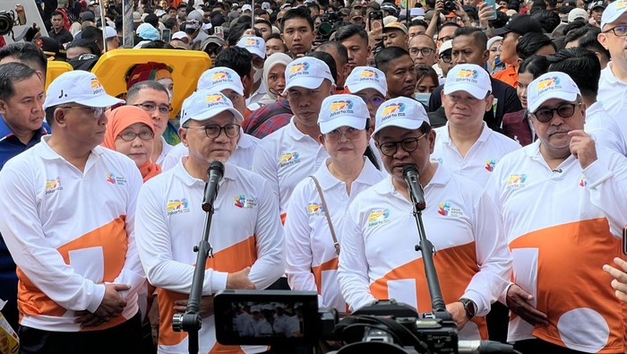 Gubernur Jakarta Pramono Anung mendeklarasikan gerakan pilah sampah, Minggu (10/5/2026). 