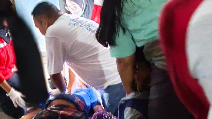 Proses pertolongan Mat Suhadi satpam di Kota Malang yang meninggal ditusuk maling