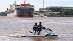 Sensasi Menyusuri Sungai Kapuas dengan Jet Ski di Pontianak