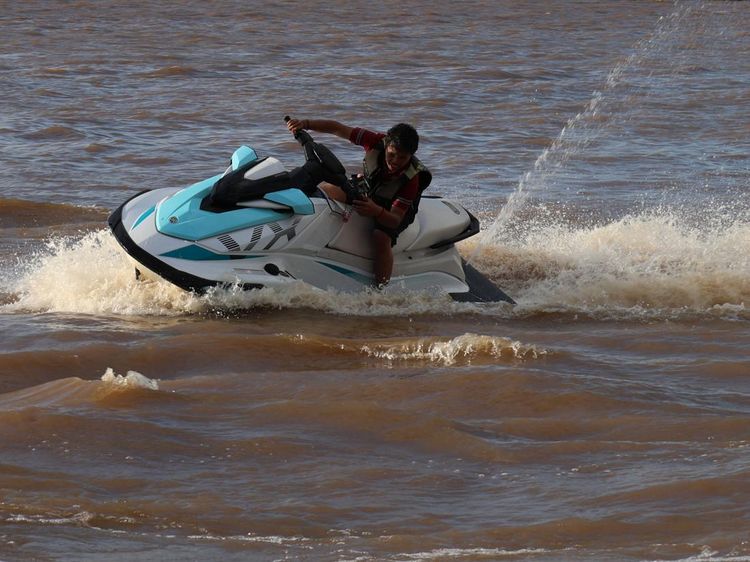 Sensasi Menyusuri Sungai Kapuas dengan Jet Ski di Pontianak
