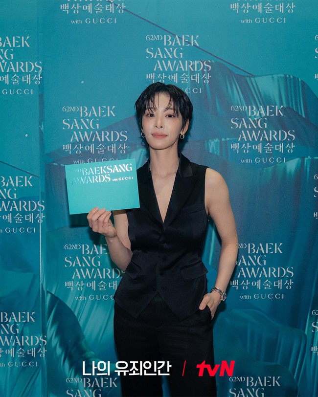 Seol In Ah bertransformasi dengan potongan rambut baru di Baeksang Arts Awards 2026. Foto: dok. Instagram @_seorina