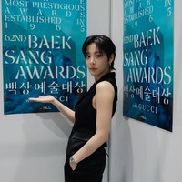 Visual Seol In Ah juga banjir pujian penggemar. Banyak yang mengatakan visualnya cantik sekaligus tampan dengan potongan rambut cepak. Foto: dok. Instagram @_seorina