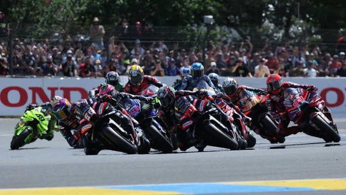 Pebalap Jorge Martin tampil sensasional dengan menjuarai Sprint Race MotoGP Prancis 2026 yang digelar di Sirkuit Le Mans, Sabtu (9/5/2026) malam WIB. Martin sukses merebut kemenangan usai melakukan start luar biasa dari posisi kedelapan. REUTERS/Stephane Mahe