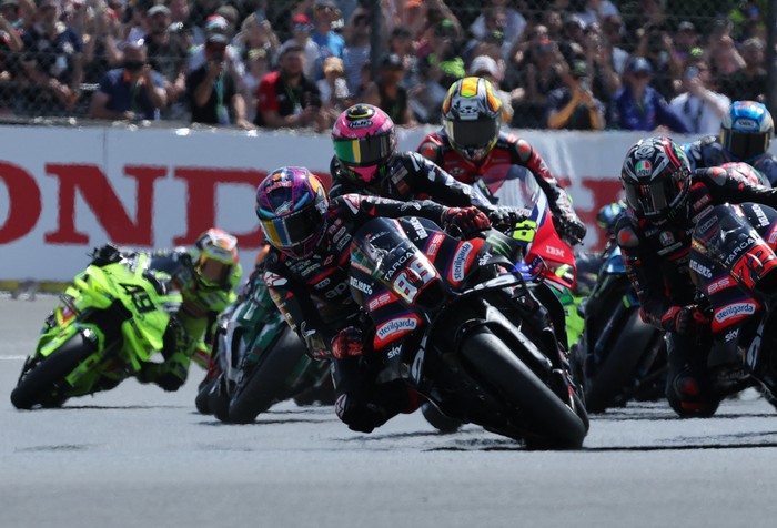 Pebalap Jorge Martin tampil sensasional dengan menjuarai Sprint Race MotoGP Prancis 2026 yang digelar di Sirkuit Le Mans, Sabtu (9/5/2026) malam WIB. Martin sukses merebut kemenangan usai melakukan start luar biasa dari posisi kedelapan. REUTERS/Step