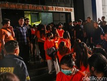 Polisi Kirim 320 WNA Sindikat Judol di Hayam Wuruk ke Imigrasi