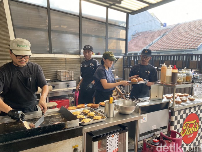 Tob's Joint, gerai burger rumahan di kawasan Taaman Alfa Indah