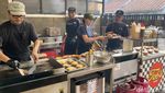 Jualan di Teras Rumah, Burger ala Amerika Ini Laris Manis!