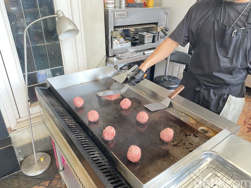 Tob's Joint, gerai burger rumahan di kawasan Taaman Alfa Indah