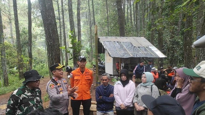 Upaya pencarian mahasiswa ITB yang hilang di Gunung Puntang.