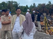 100 Rumah di Tanjabbar Terbakar, DPRD Jambi Beri Bantuan untuk Korban
