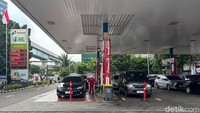 Meski sejumlah SPBU berhenti menjual Pertalite, penyaluran BBM subsidi tetap berjalan melalui SPBU lain yang telah ditunjuk oleh Badan Pengatur Hilir Minyak dan Gas Bumi (BPH Migas). PT Pertamina Persero melalui PT Pertamina Patra Niaga tetap memiliki kewajiban menyalurkan Jenis Bahan Bakar Khusus Penugasan (JBKP) RON 90 atau Pertalite kepada masyarakat.  
