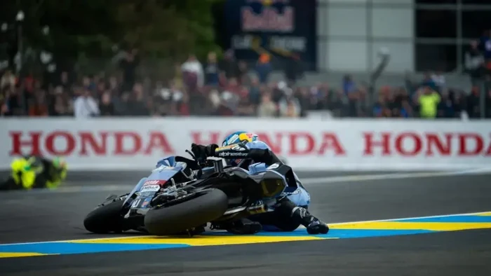 Alex Marquez crash di T4 Sirkuit Le Mans, gagal finis di MotoGP Prancis 2026.