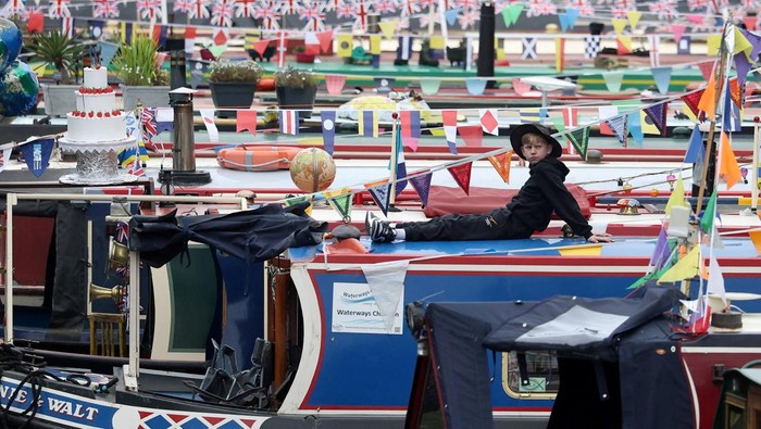 Festival Canalway Cavalcade di Little Venice menjadi perayaan budaya kanal Inggris yang berakar dari sejarah transportasi air era Revolusi Industri. REUTERS/Toby Melville