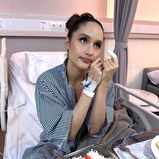 Gaya Cinta Laura Operasi di RS Curi Atensi, Tampil Dengan Baddie Makeup Look