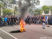 Mahasiswa di Aceh Geruduk Kantor Gubernur Tuntut Pergub JKA Dicabut