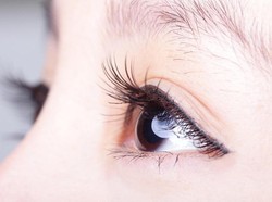 Video: Trik Pasang Cluster Lashes Sendiri, Dijamin Anti Gagal!