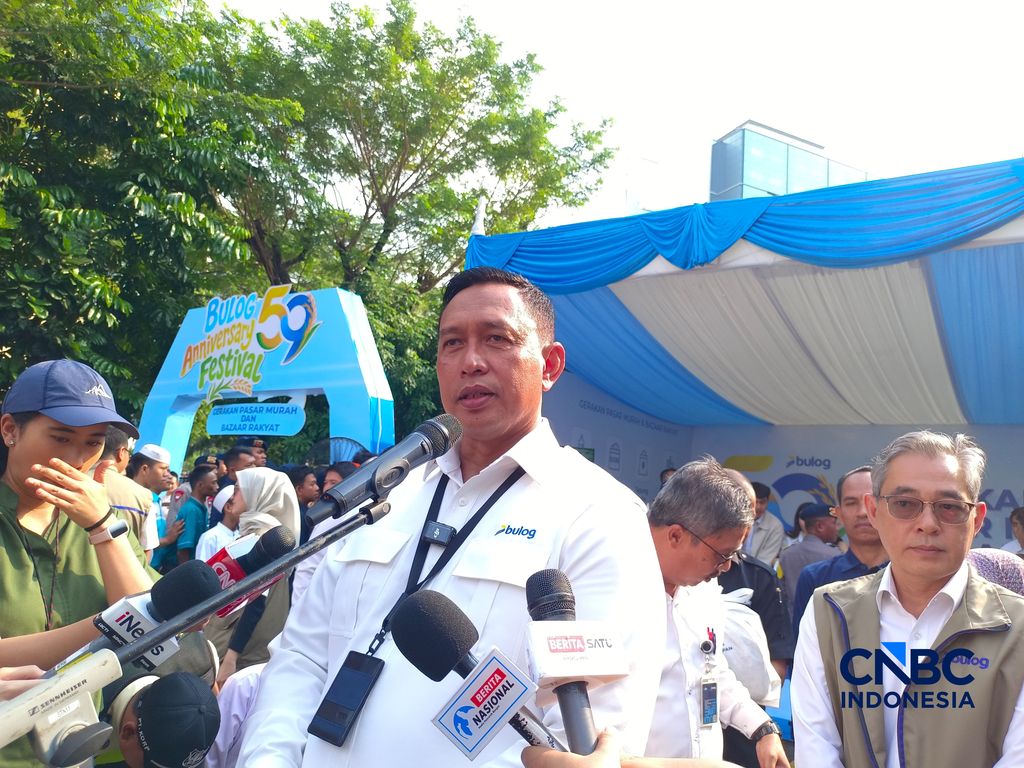 Direktur Utama Perum Bulog Ahmad Rizal Ramdhani saat ditemui di Kantor Pusat Bulog, Jakarta, Senin (11/5/2026). (CNBC Indonesia/Martyasari Rizky)