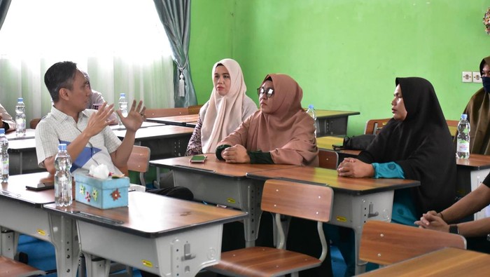 Anggota DPRD Pekanbaru saat sidak ke SD 189