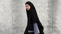 6 Ide Outfit Konser Hijab Anti Ribet! Nyaman Tapi Tetap Stylish