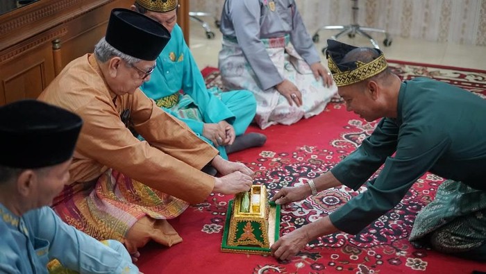 Berkapur Sirih, Tradisi Melayu yang Sarat Makna dan Filosofi
