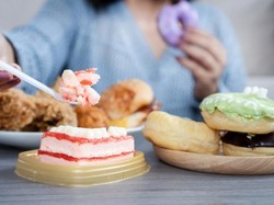 Craving Cemilan Sehabis Makan? Dokter Gizi Bagikan Tips Mengatasinya