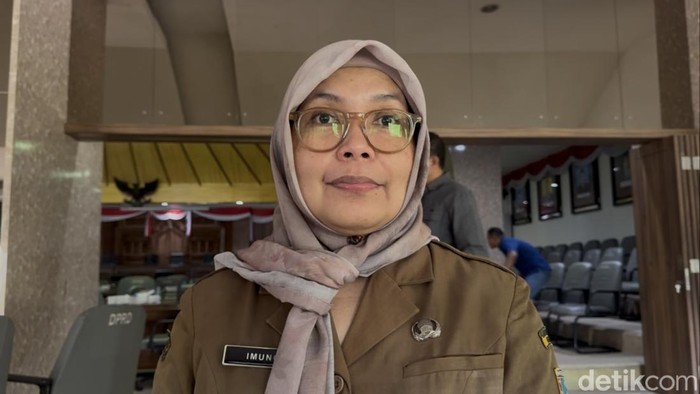Inspektur Daerah Kabupaten Rembang Imung Tri Wijayanti saat diwawancarai detikJateng usai audiensi di Ruang Rapat Paripurna DPRD, Senin (11/5/2026).