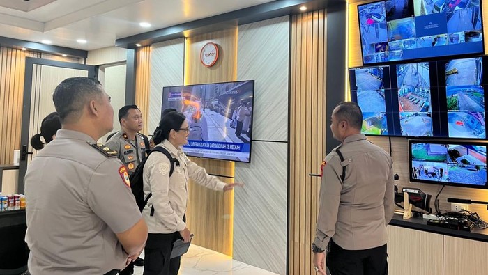 Kapolres Babar AKBP Pradana Aditya Nugraha mendampingi tim dari Mabes Polri saat melakukan peninjauan di Mapolres.