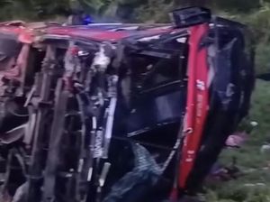 Video Kronologi Kecelakaan Bus Halmahera di Tol Sergai, 4 Tewas-19 Luka
