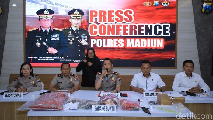 Konferensi pers di Polres Madiun