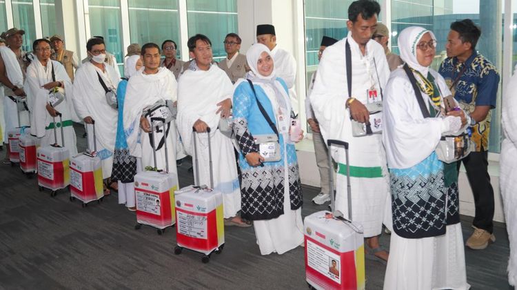 Lepas Jemaah Haji KJT-24 di Kertajati, Waka DPR Apresiasi Layanan