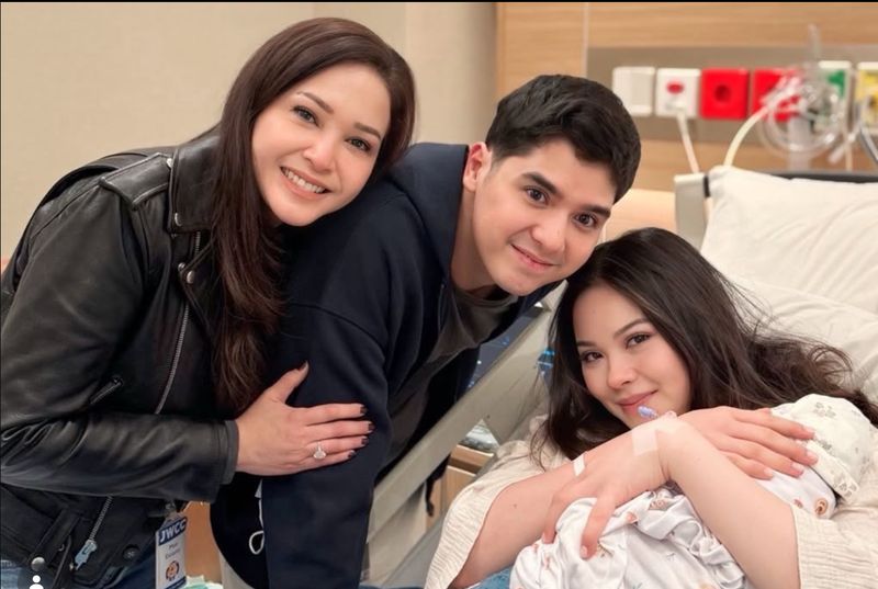 Maia Estianty dan Irwan Mussry menjenguk baby Soleil