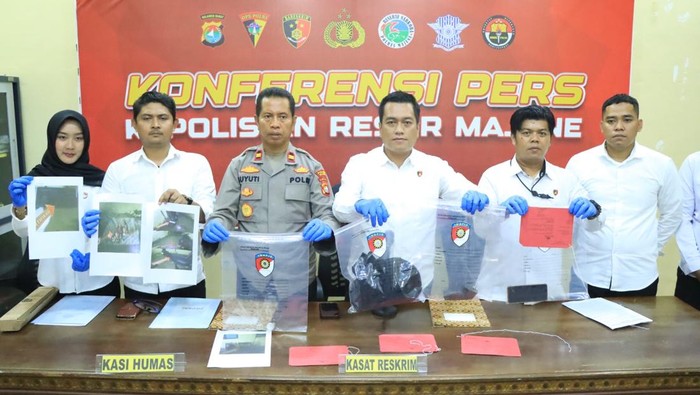 Polisi mengungkap kasus wanita lanjut usia (lansia) berinisial NS (61) yang ditemukan tewas terbakar di rumahnya di Kabupaten Majene, Sulawesi Barat (Sulbar).