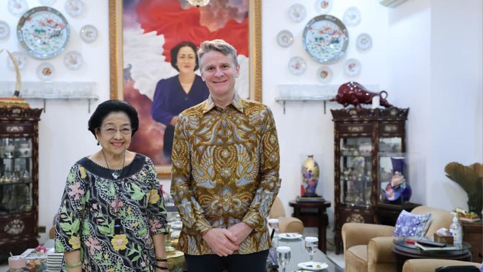 Presiden RI ke-5 sekaligus yang juga Ketua Umum PDIP Megawati Soekarnoputri menerima kunjungan Duta Besar Australia untuk Indonesia Rod Brazier, kawasan Menteng, Jakarta Pusat, Senin (11/5/2026).