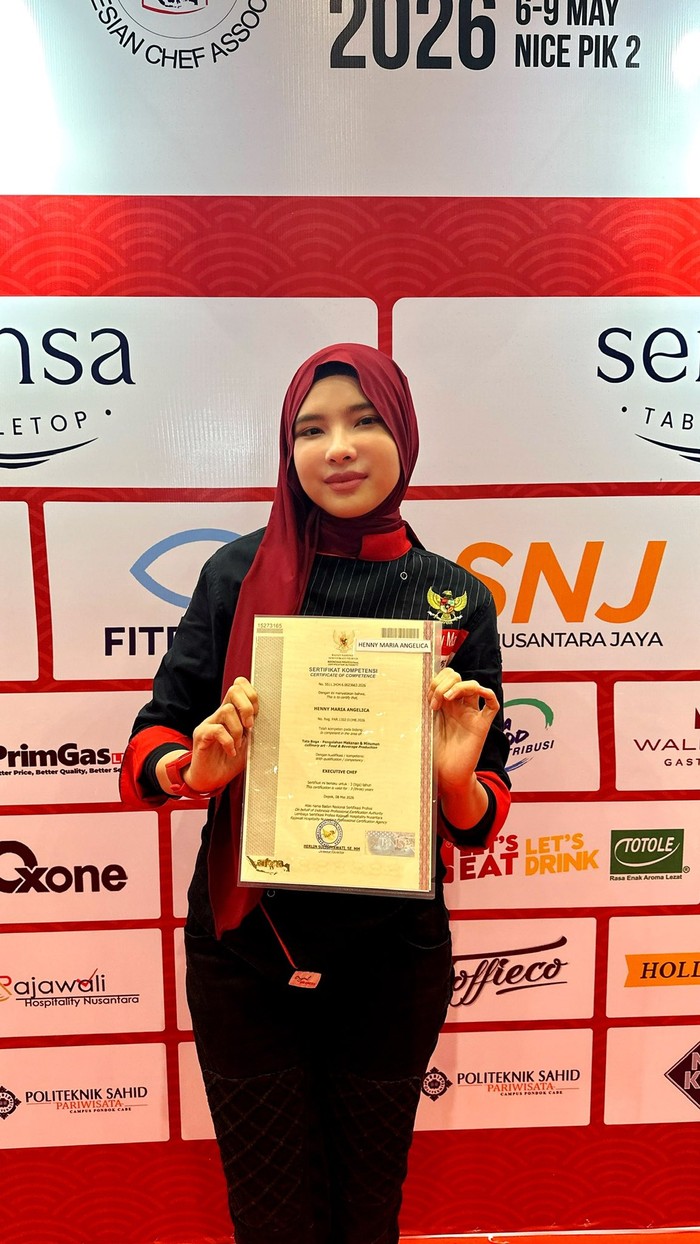 Mengenal Henny Maria, 'Red Koki' yang Sedang Viral di Media Sosial