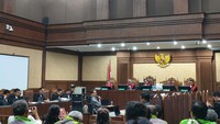 Jaksa Protes Pertanyaan Tak Relevan, Pengacara Nadiem: Izin Ketawa, Majelis